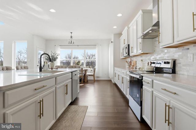 520 DARROW RD, York, PA 17404