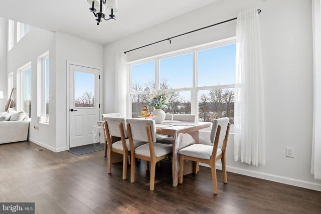 520 DARROW RD, York, PA 17404