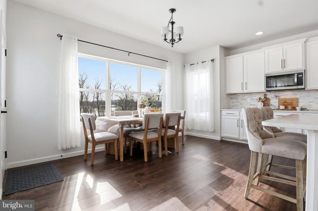 520 DARROW RD, York, PA 17404