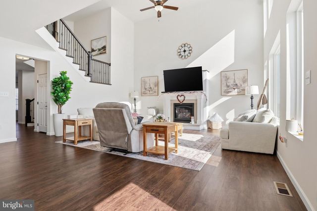 520 DARROW RD, York, PA 17404