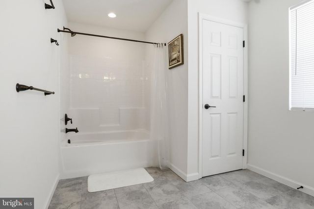 520 DARROW RD, York, PA 17404