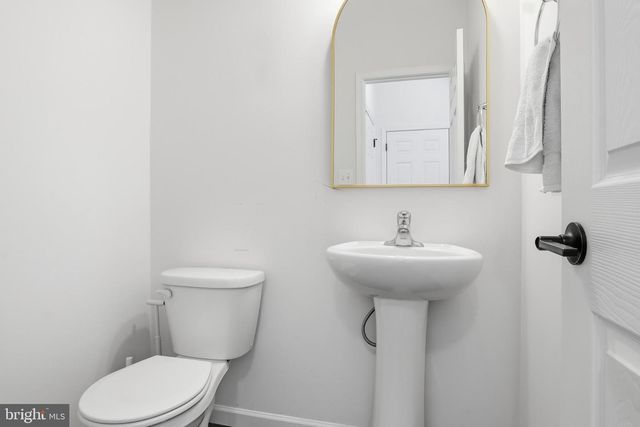 520 DARROW RD, York, PA 17404