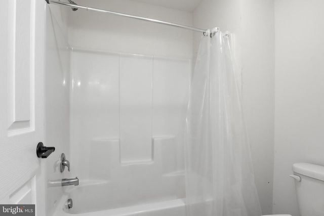 520 DARROW RD, York, PA 17404