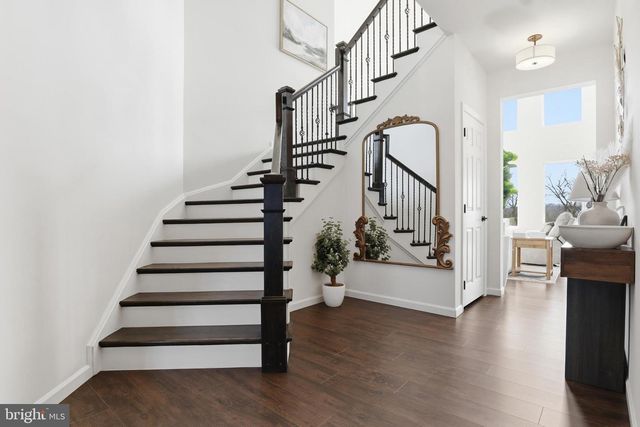 520 DARROW RD, York, PA 17404