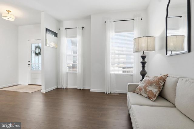 520 DARROW RD, York, PA 17404