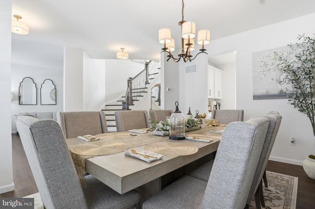 520 DARROW RD, York, PA 17404