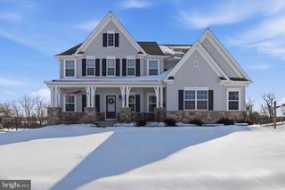 520 DARROW RD, York, PA 17404