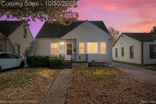 621 W Harwood Avenue, Madison Heights, MI 48071