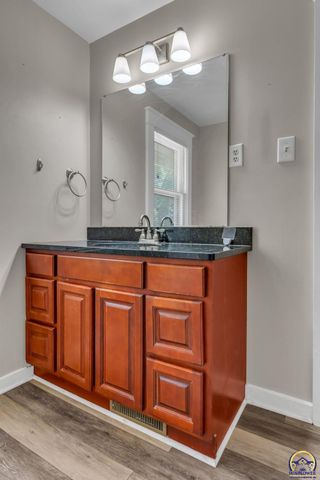 2001 SW Buchanan ST, Topeka, KS 66604