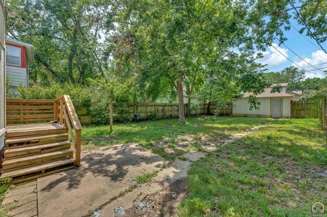 2001 SW Buchanan ST, Topeka, KS 66604
