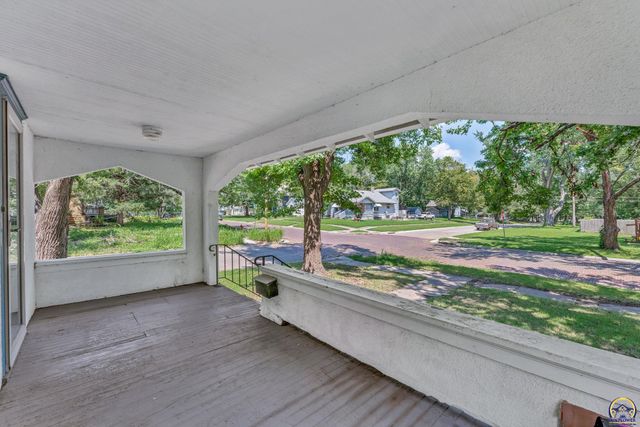 2001 SW Buchanan ST, Topeka, KS 66604