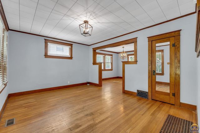 2001 SW Buchanan ST, Topeka, KS 66604