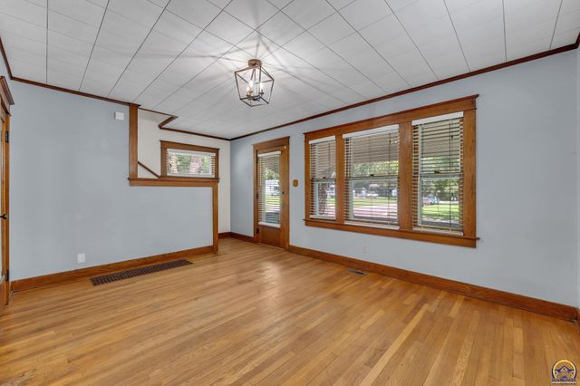 2001 SW Buchanan ST, Topeka, KS 66604