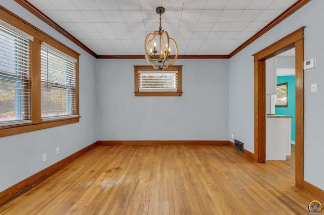 2001 SW Buchanan ST, Topeka, KS 66604