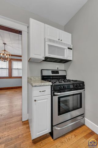 2001 SW Buchanan ST, Topeka, KS 66604