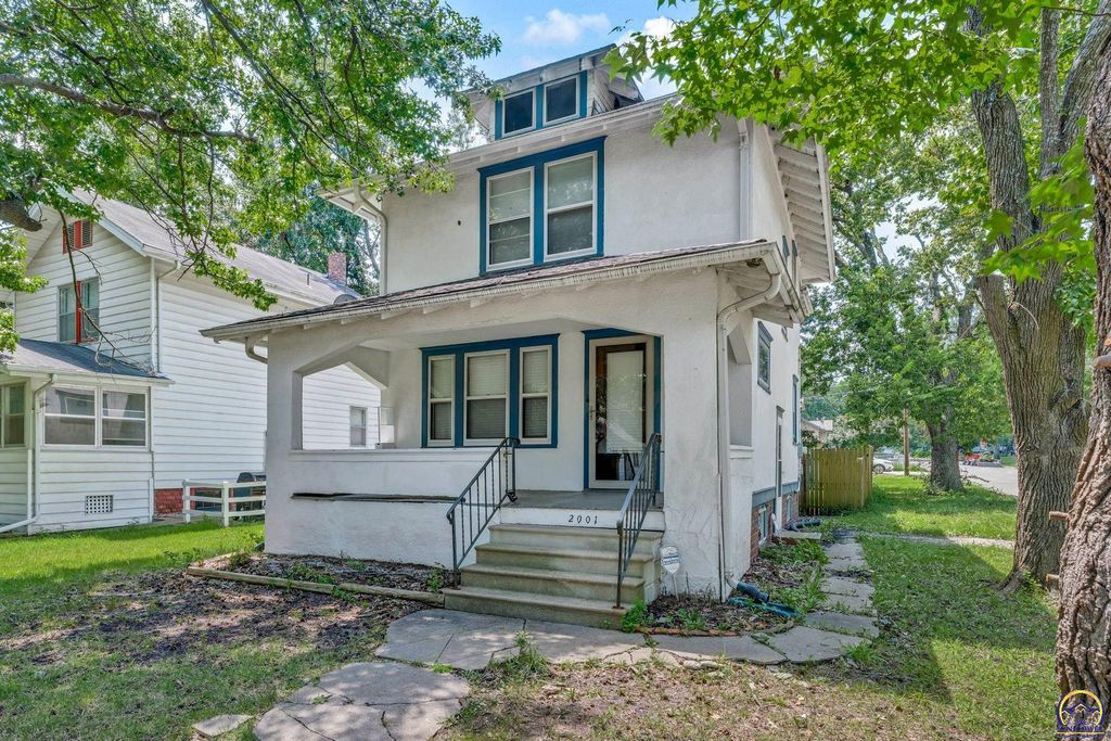 2001 SW Buchanan ST, Topeka, KS 66604
