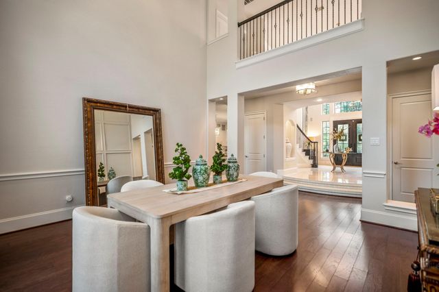7 Chivary Oaks Court, The Woodlands, TX 77382