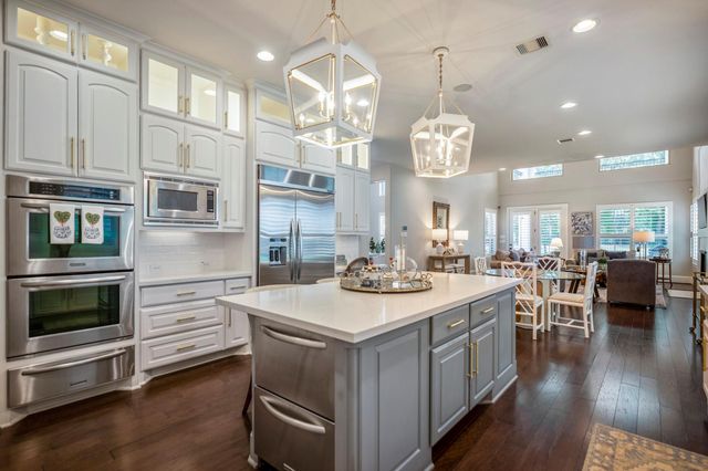 7 Chivary Oaks Court, The Woodlands, TX 77382