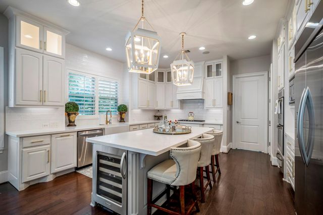 7 Chivary Oaks Court, The Woodlands, TX 77382