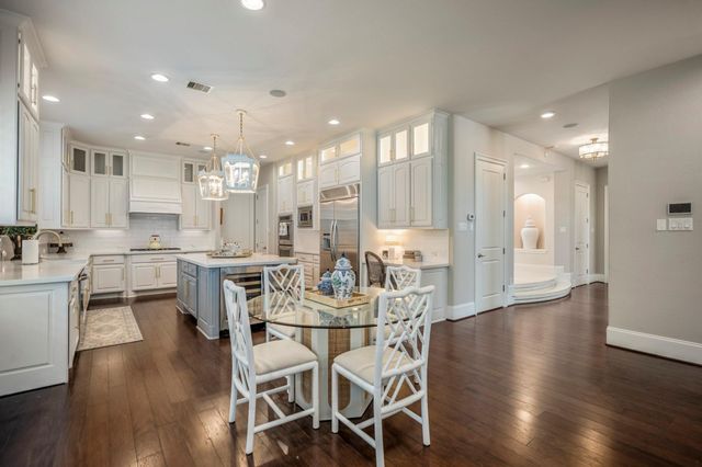 7 Chivary Oaks Court, The Woodlands, TX 77382