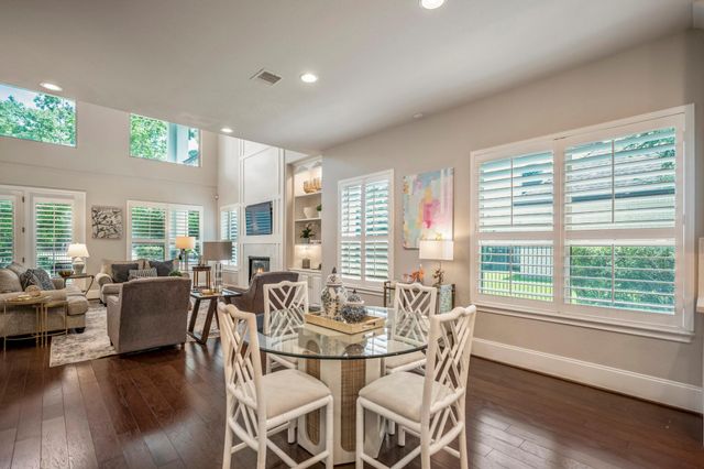 7 Chivary Oaks Court, The Woodlands, TX 77382