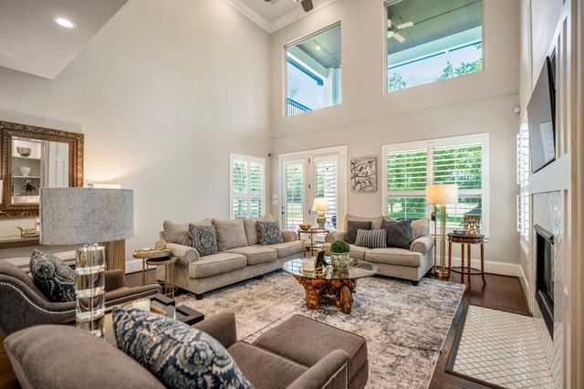 7 Chivary Oaks Court, The Woodlands, TX 77382