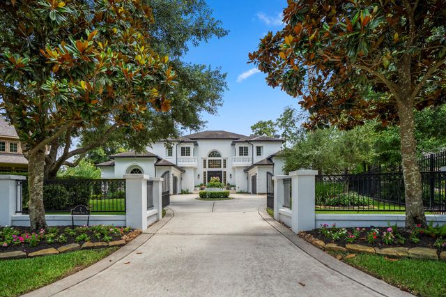 7 Chivary Oaks Court, The Woodlands, TX 77382