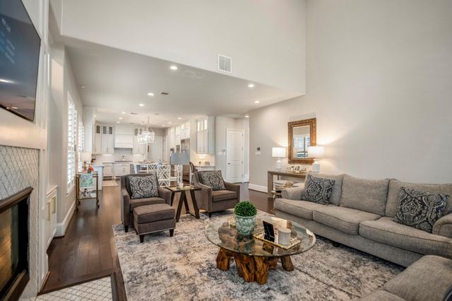 7 Chivary Oaks Court, The Woodlands, TX 77382