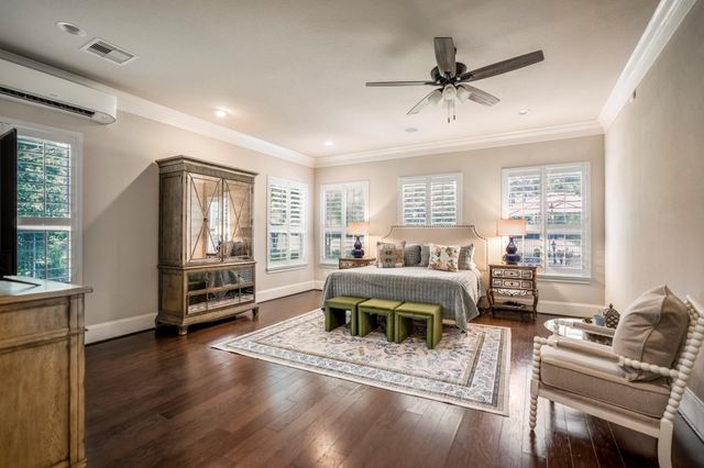 7 Chivary Oaks Court, The Woodlands, TX 77382