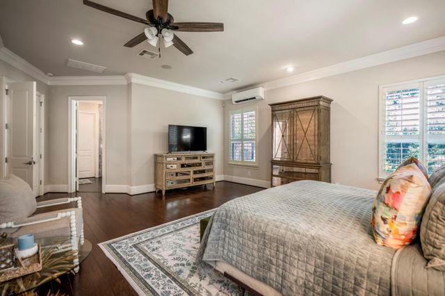 7 Chivary Oaks Court, The Woodlands, TX 77382