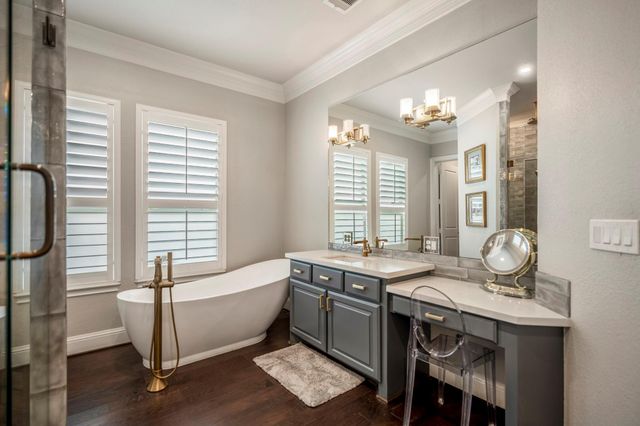 7 Chivary Oaks Court, The Woodlands, TX 77382