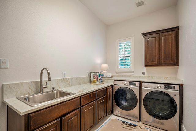 7 Chivary Oaks Court, The Woodlands, TX 77382
