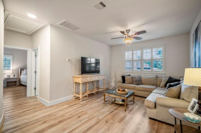 7 Chivary Oaks Court, The Woodlands, TX 77382