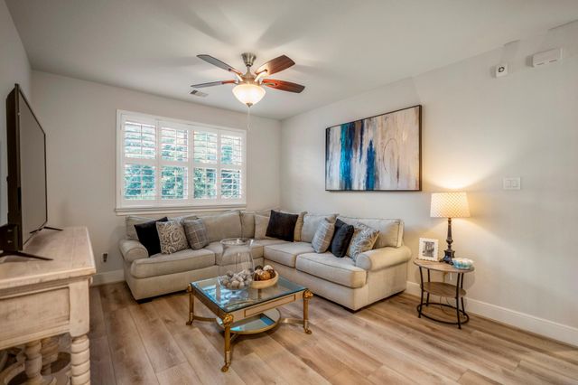 7 Chivary Oaks Court, The Woodlands, TX 77382