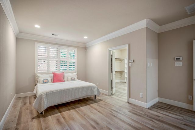 7 Chivary Oaks Court, The Woodlands, TX 77382
