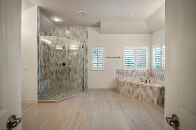 7 Chivary Oaks Court, The Woodlands, TX 77382