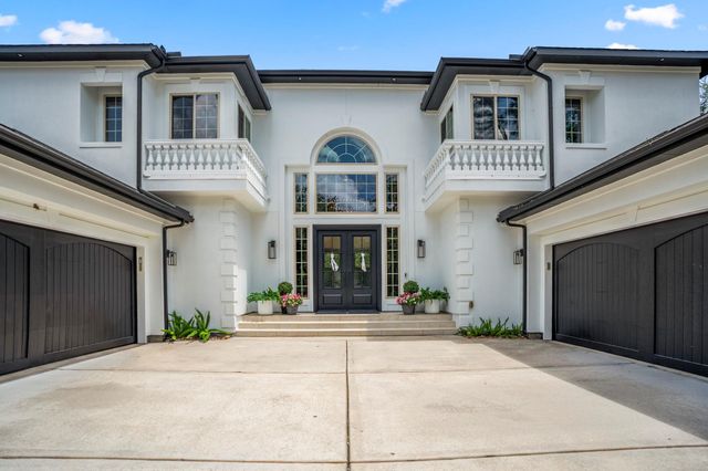 7 Chivary Oaks Court, The Woodlands, TX 77382