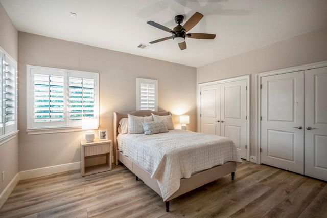 7 Chivary Oaks Court, The Woodlands, TX 77382