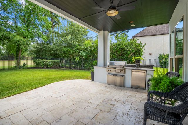 7 Chivary Oaks Court, The Woodlands, TX 77382