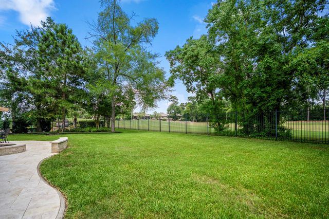 7 Chivary Oaks Court, The Woodlands, TX 77382