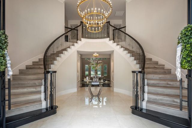 7 Chivary Oaks Court, The Woodlands, TX 77382