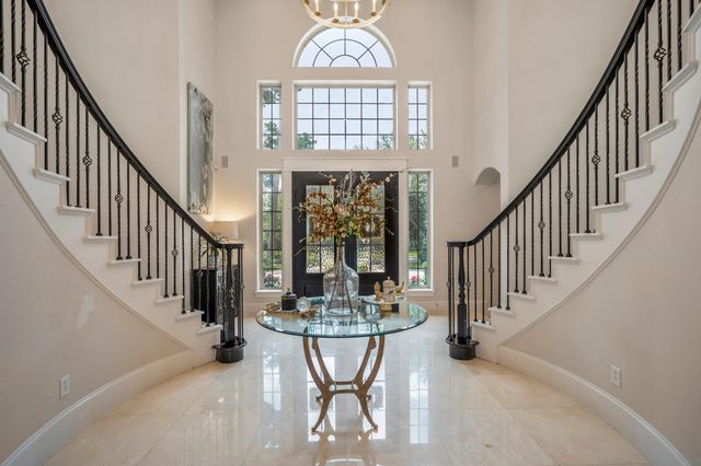 7 Chivary Oaks Court, The Woodlands, TX 77382