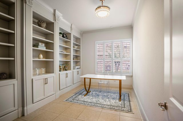 7 Chivary Oaks Court, The Woodlands, TX 77382