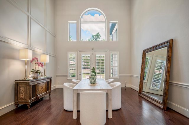 7 Chivary Oaks Court, The Woodlands, TX 77382