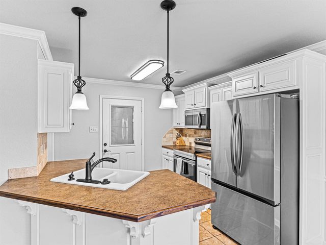 704 Rolling Rock Drive, Austin, AR 72007