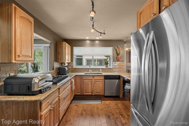 6654 Orion Road, Rochester Hills, MI 48306