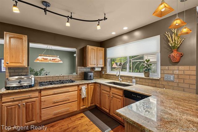 6654 Orion Road, Rochester Hills, MI 48306
