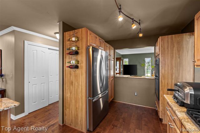6654 Orion Road, Rochester Hills, MI 48306