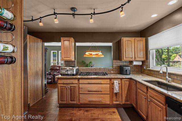 6654 Orion Road, Rochester Hills, MI 48306