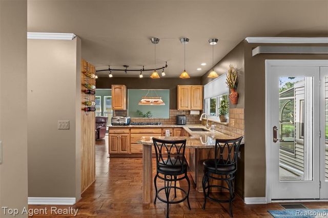 6654 Orion Road, Rochester Hills, MI 48306